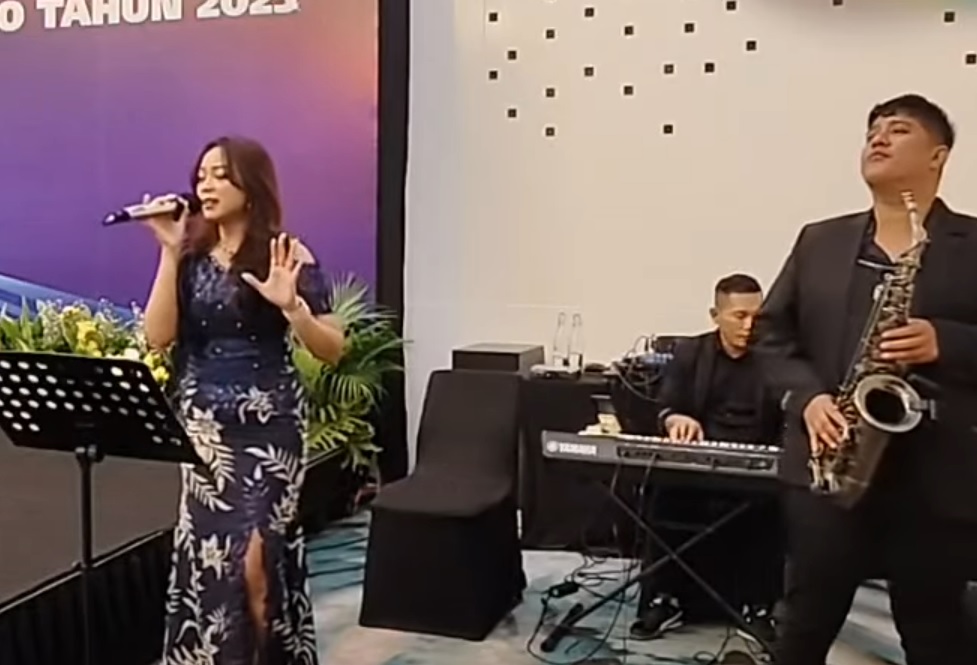 Sewa Organ Tunggal Premium dengan Saxophone di Hotel Cibubur